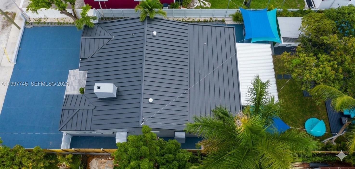 2376 NW 2nd St Miami, FL 33125