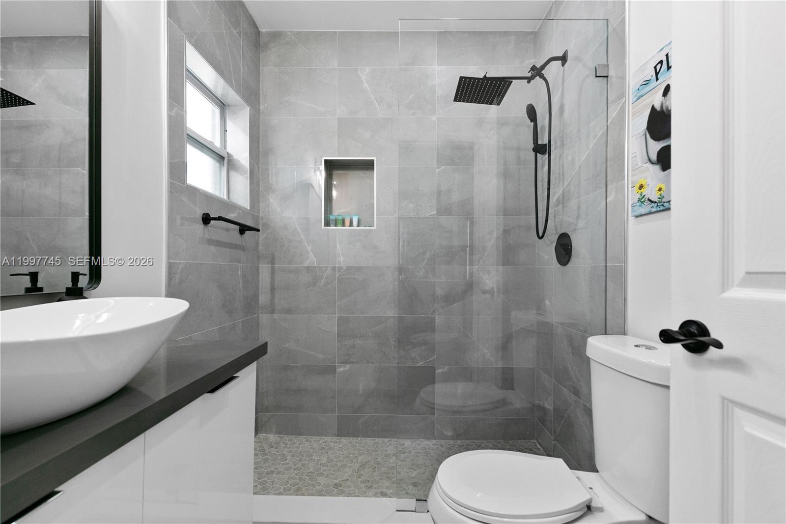 2376 NW 2nd St Miami, FL 33125