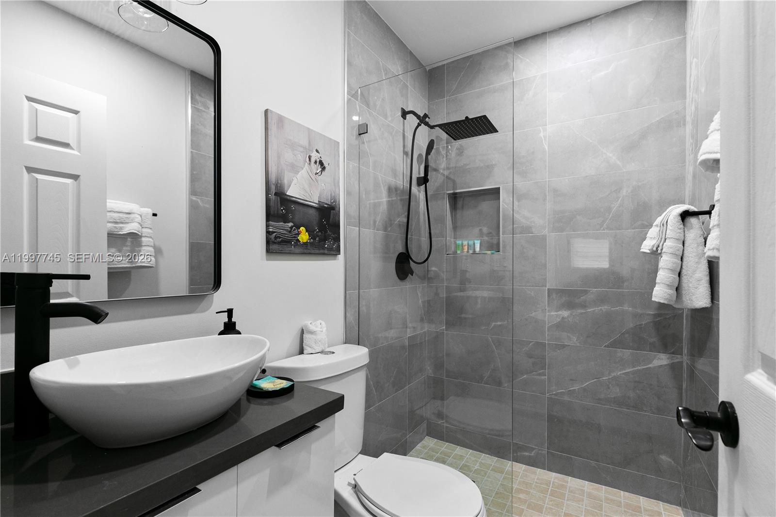 2376 NW 2nd St Miami, FL 33125