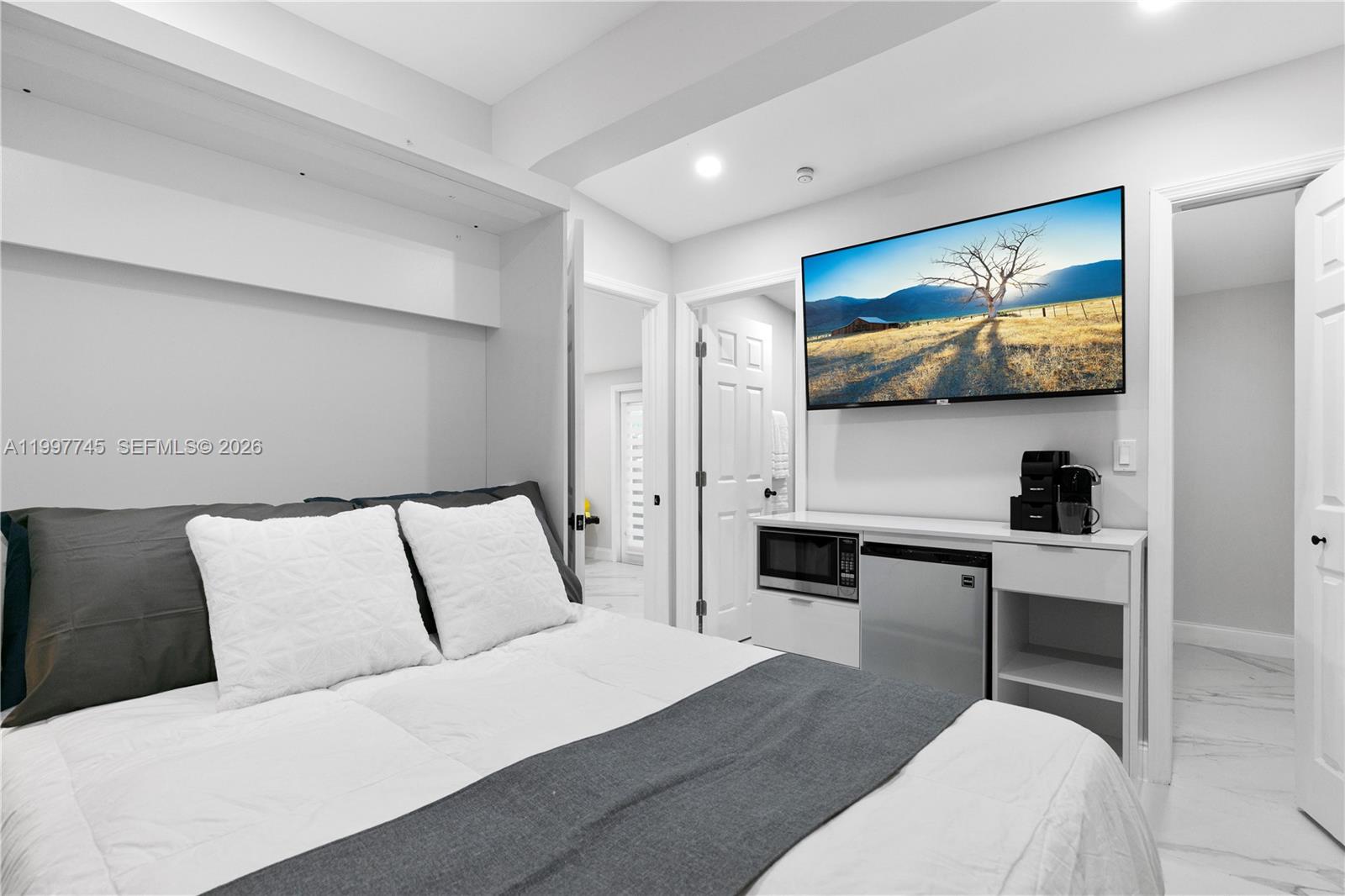 2376 NW 2nd St Miami, FL 33125