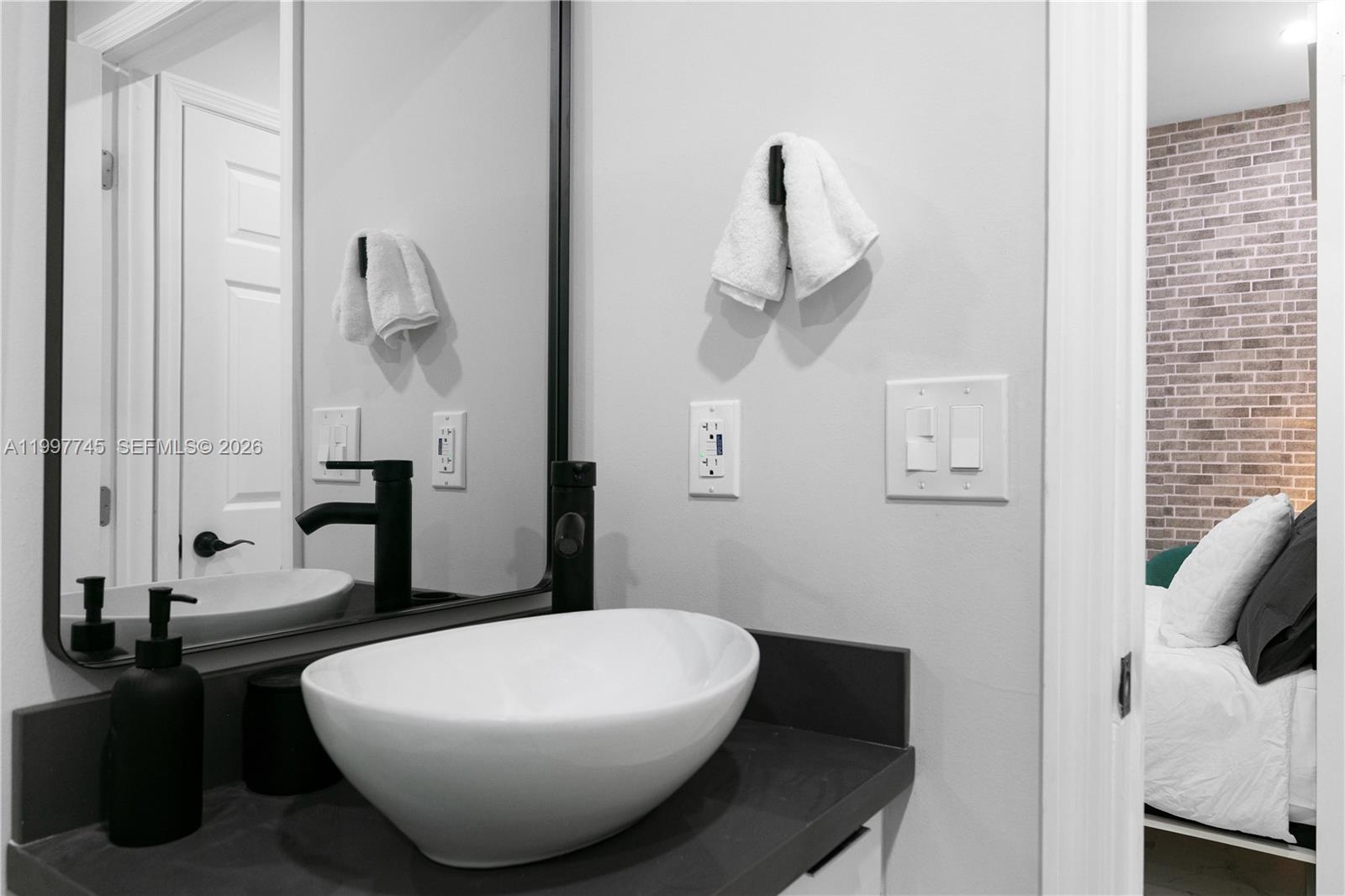 2376 NW 2nd St Miami, FL 33125