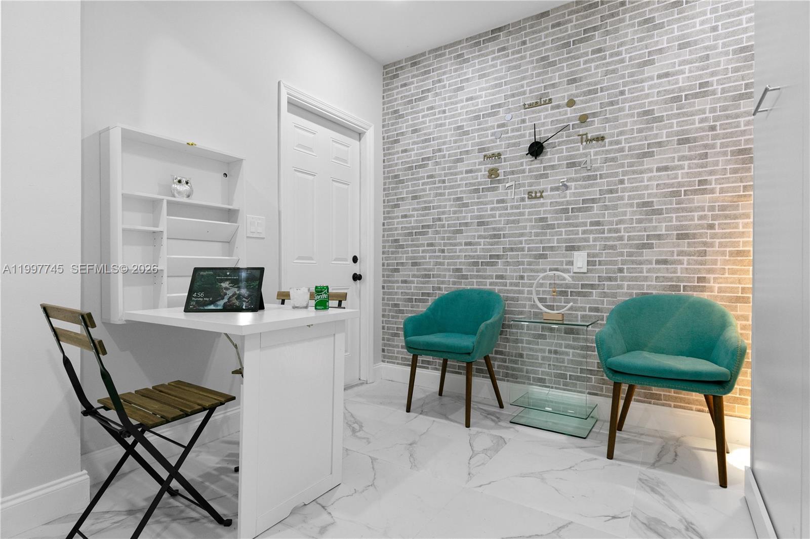 2376 NW 2nd St Miami, FL 33125