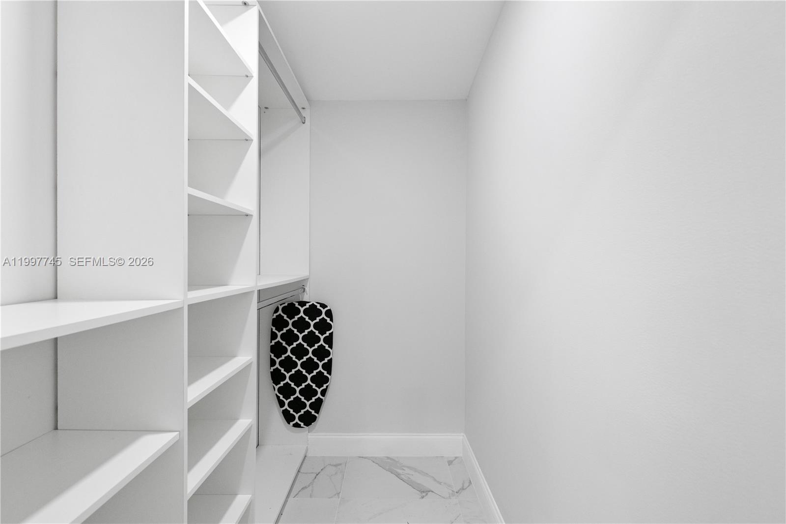 2376 NW 2nd St Miami, FL 33125