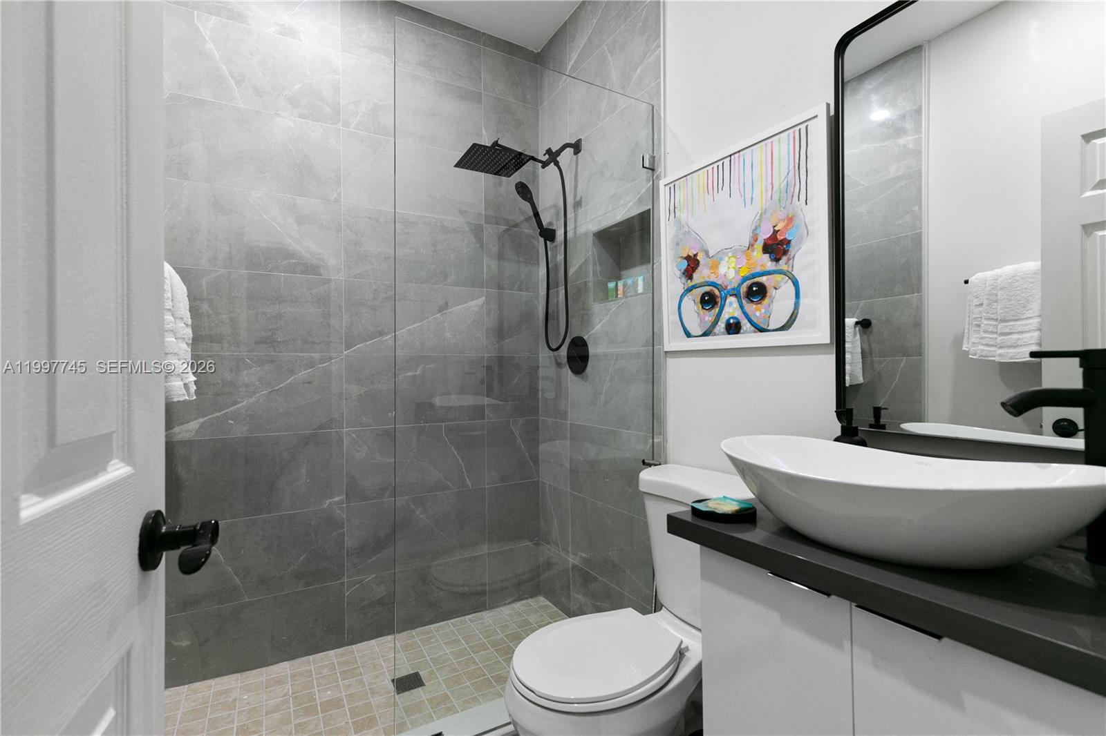 2376 NW 2nd St Miami, FL 33125