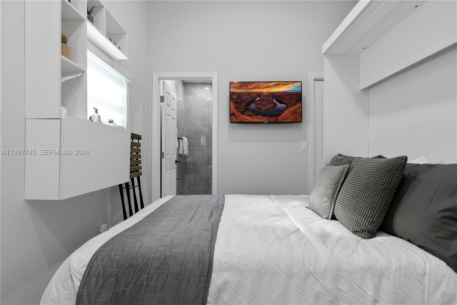 2376 NW 2nd St Miami, FL 33125