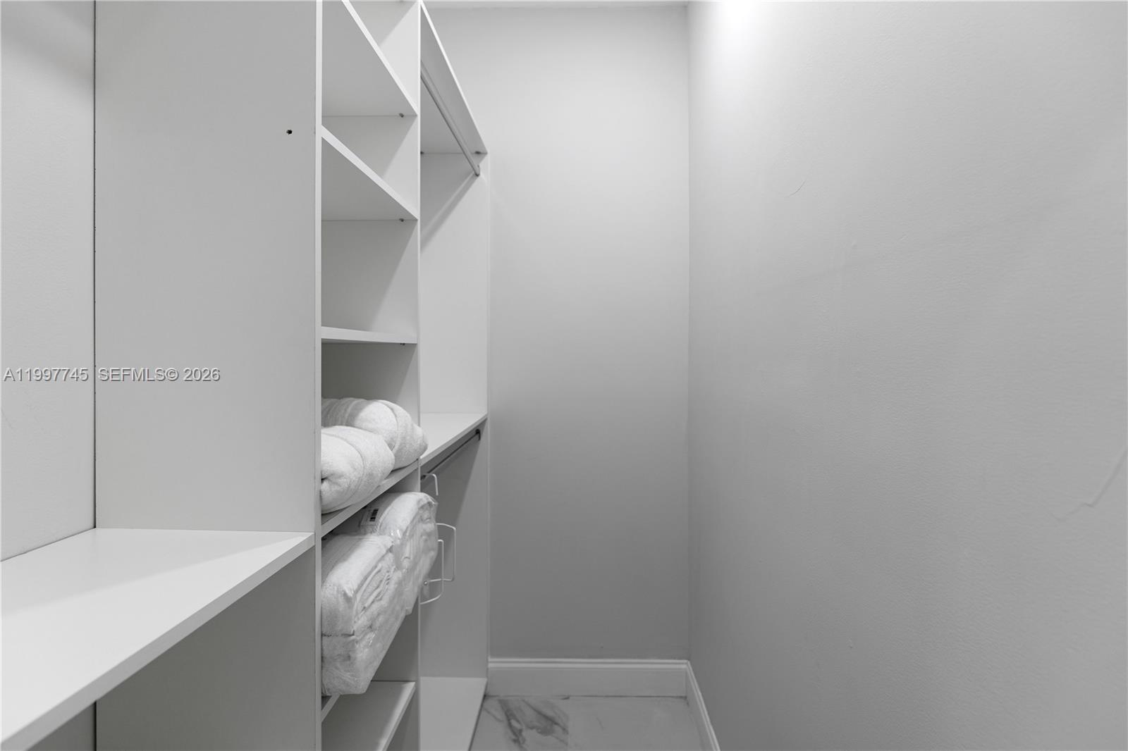 2376 NW 2nd St Miami, FL 33125