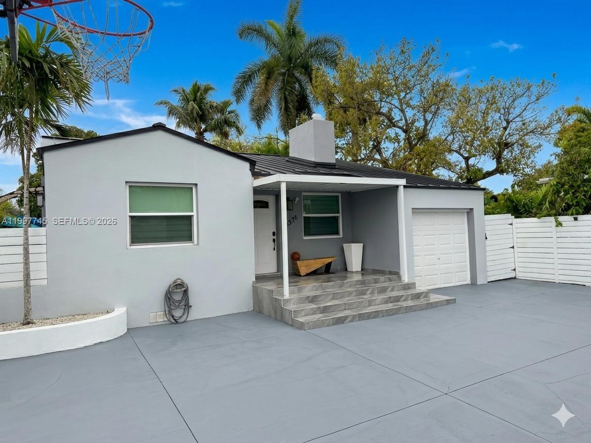 2376 NW 2nd St Miami, FL 33125