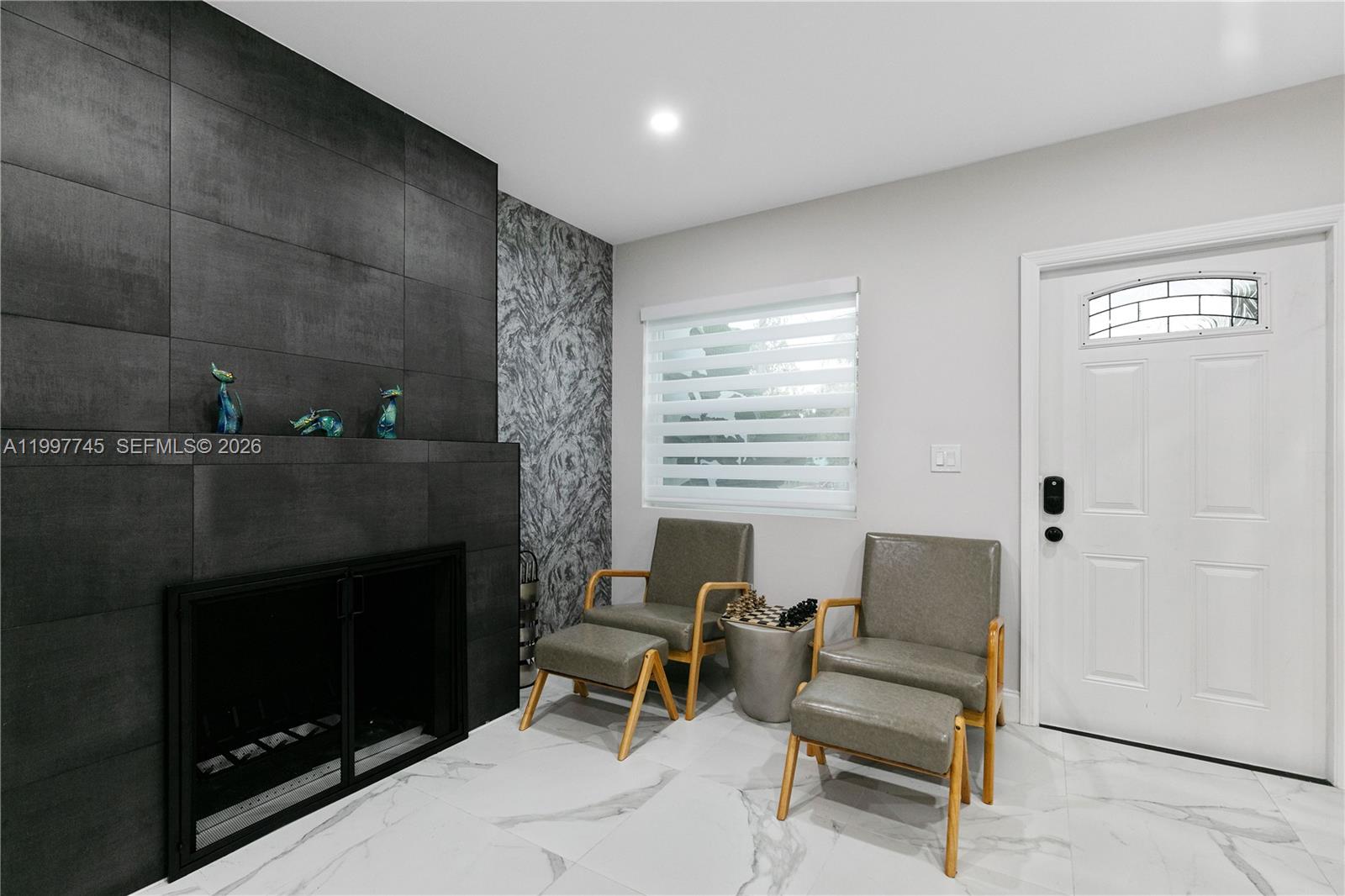 2376 NW 2nd St Miami, FL 33125