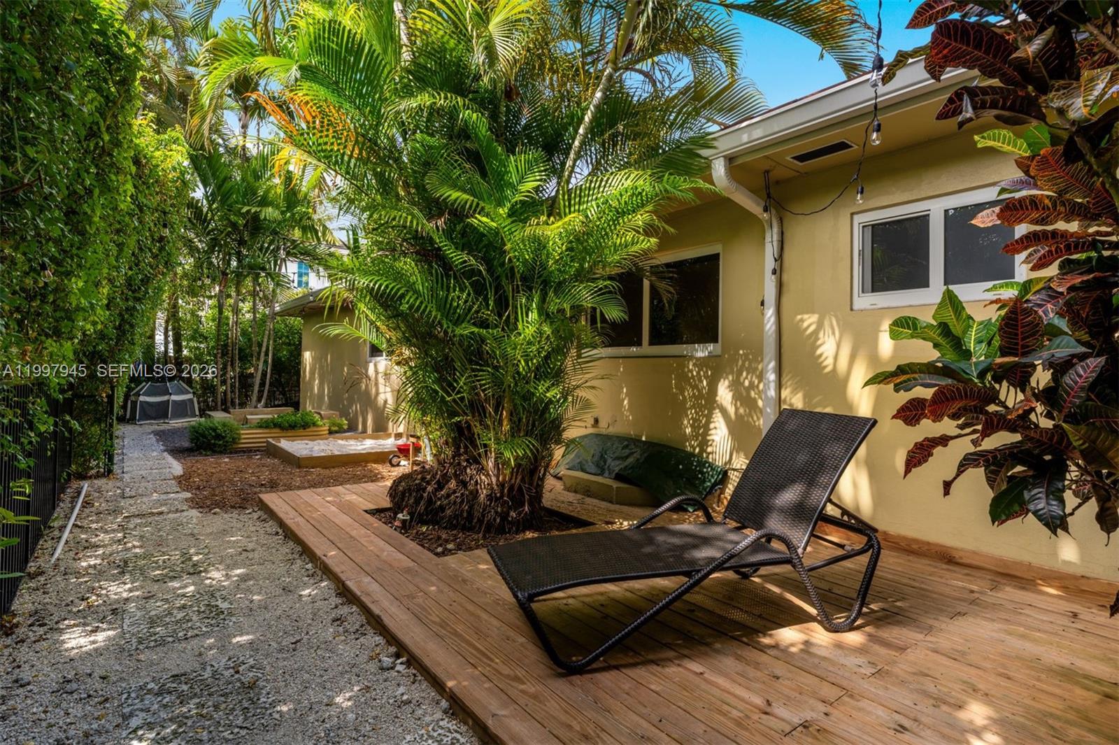 611 Santurce Ave Coral Gables, FL 33143