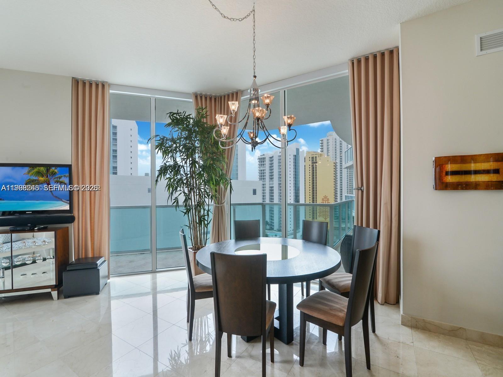 image St Tropez Sunny Isles3