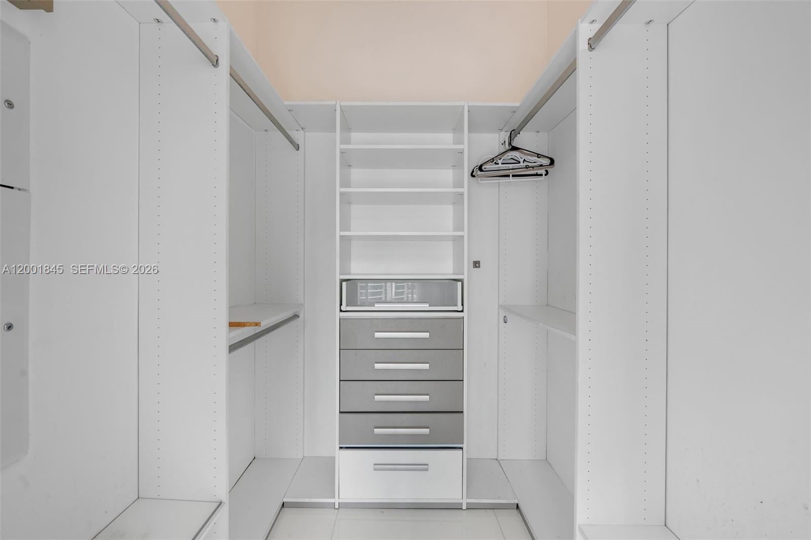 image Icon Brickell I18