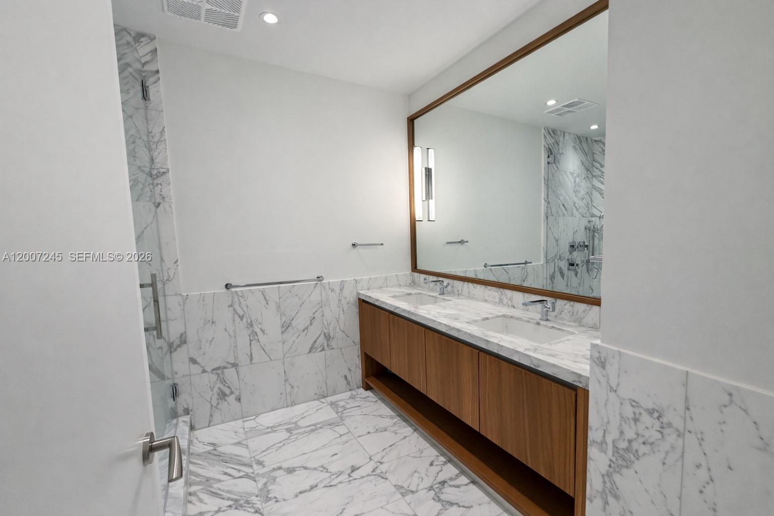 image Una Residences11