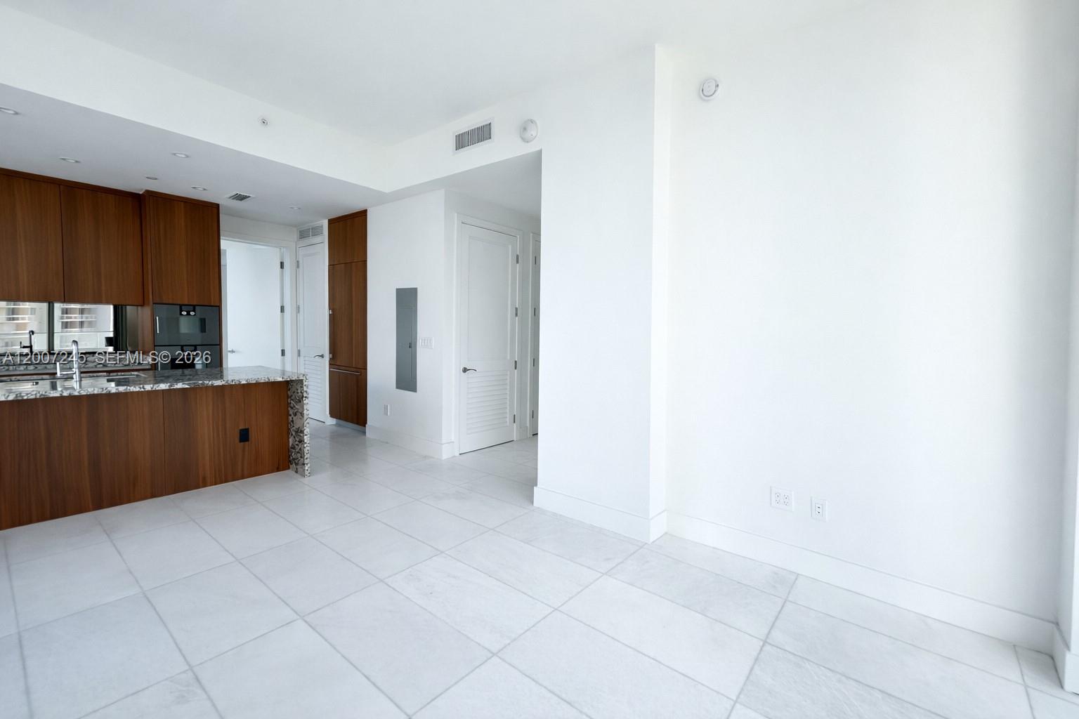 image Una Residences5