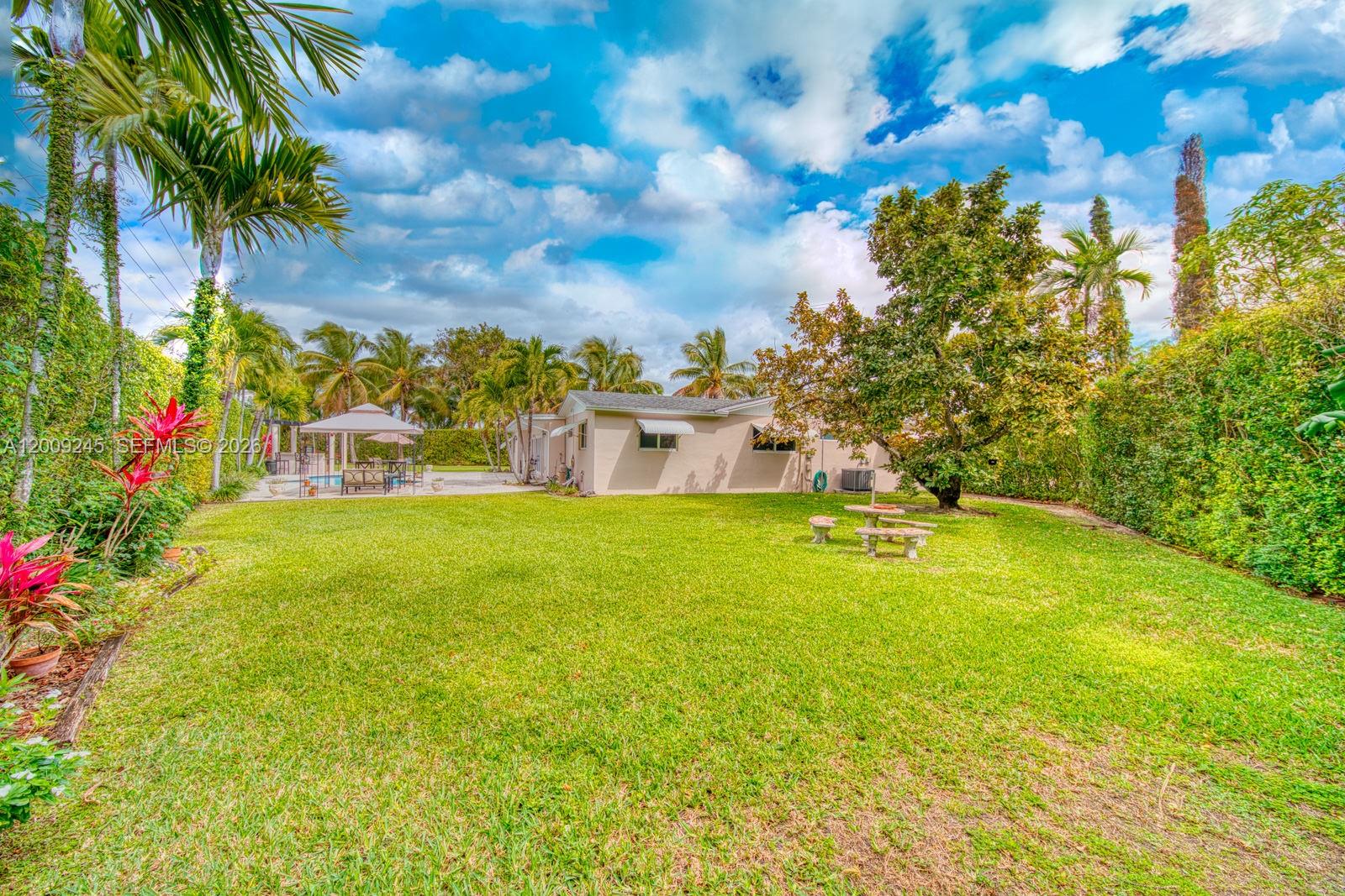 10641 SW 99th Ter Miami, FL 33176