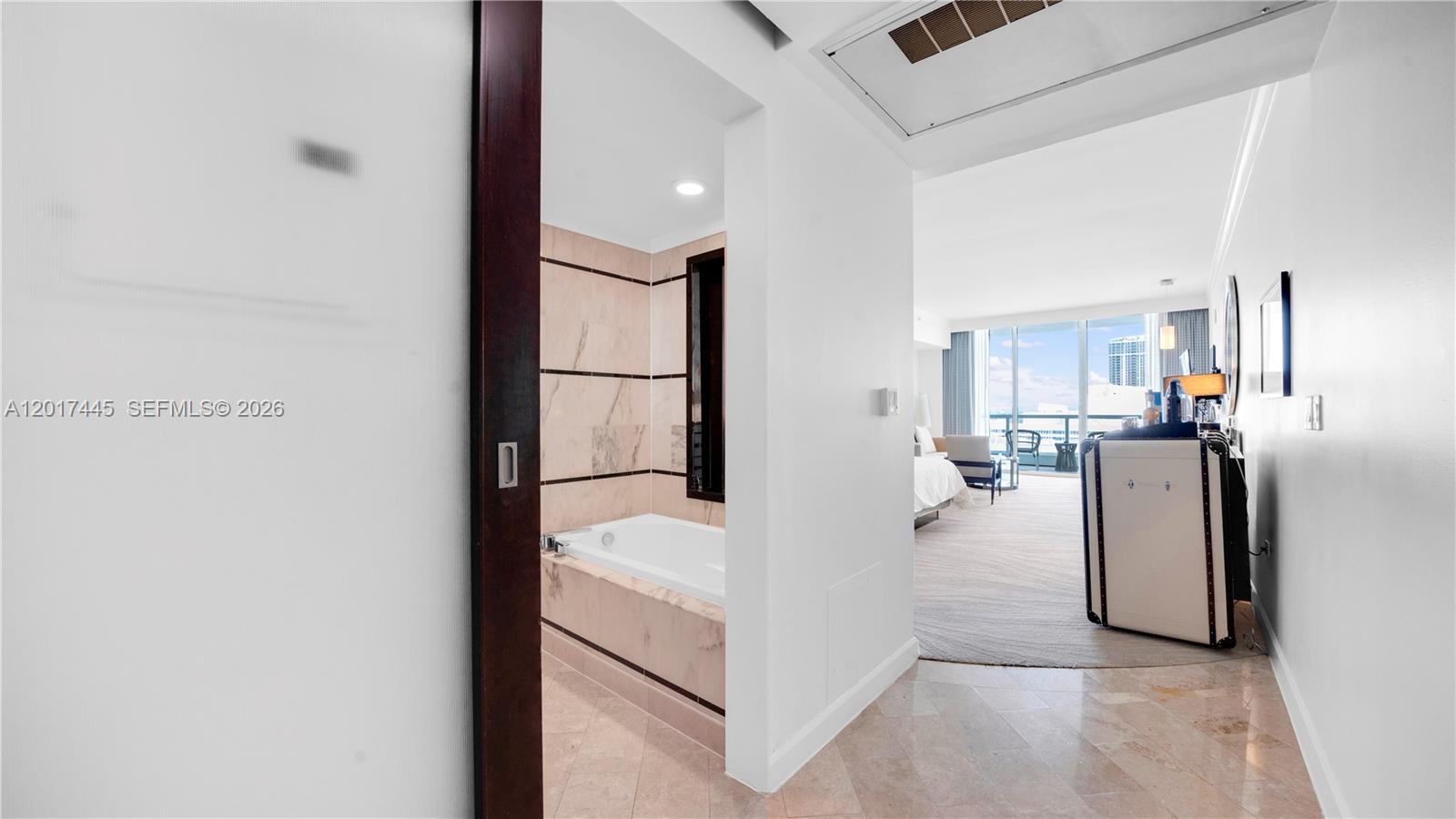 4391 Collins Ave #1903 Miami Beach, FL 33140