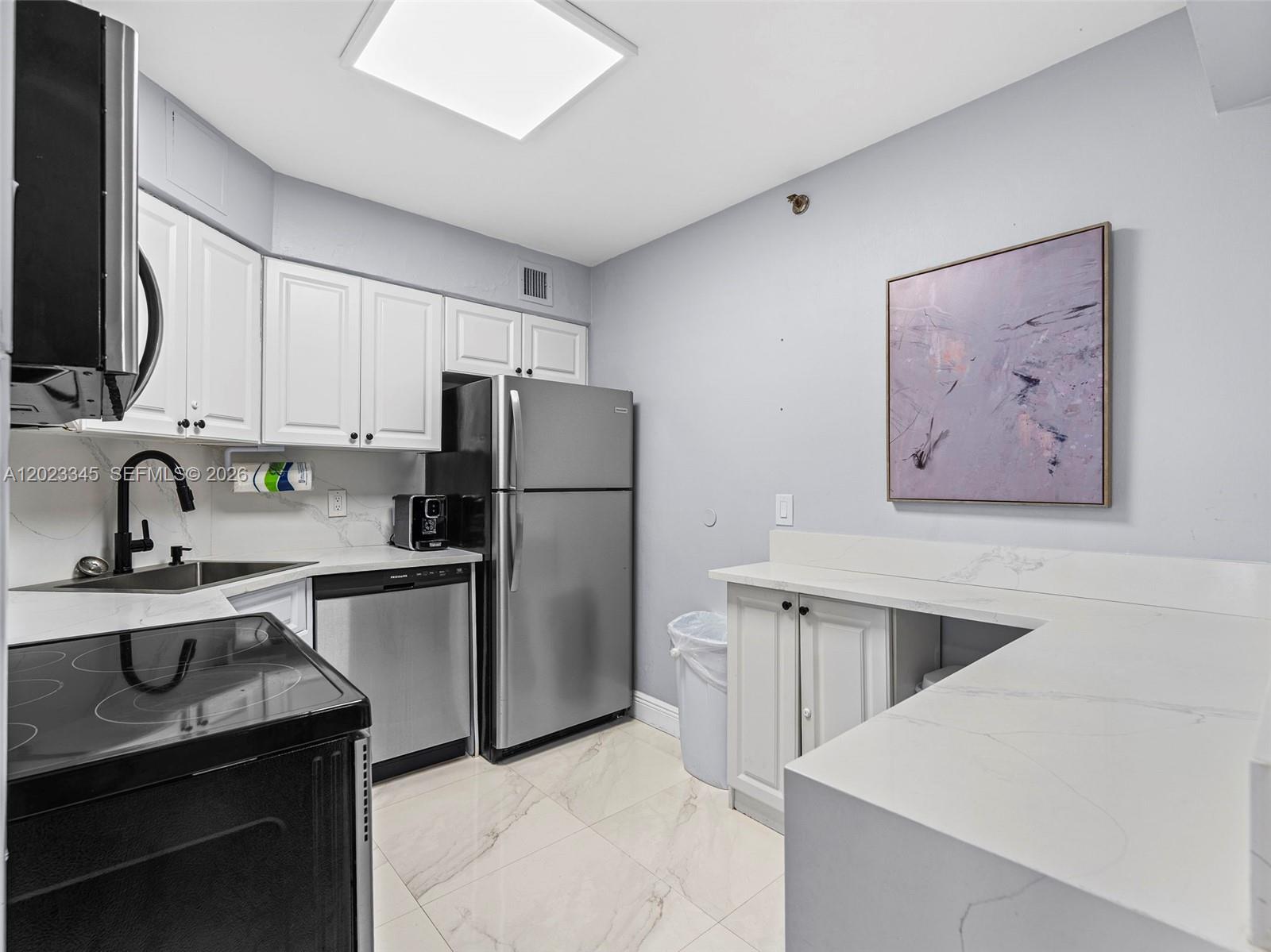 5225 Collins Ave #1509 Miami Beach, FL 33140