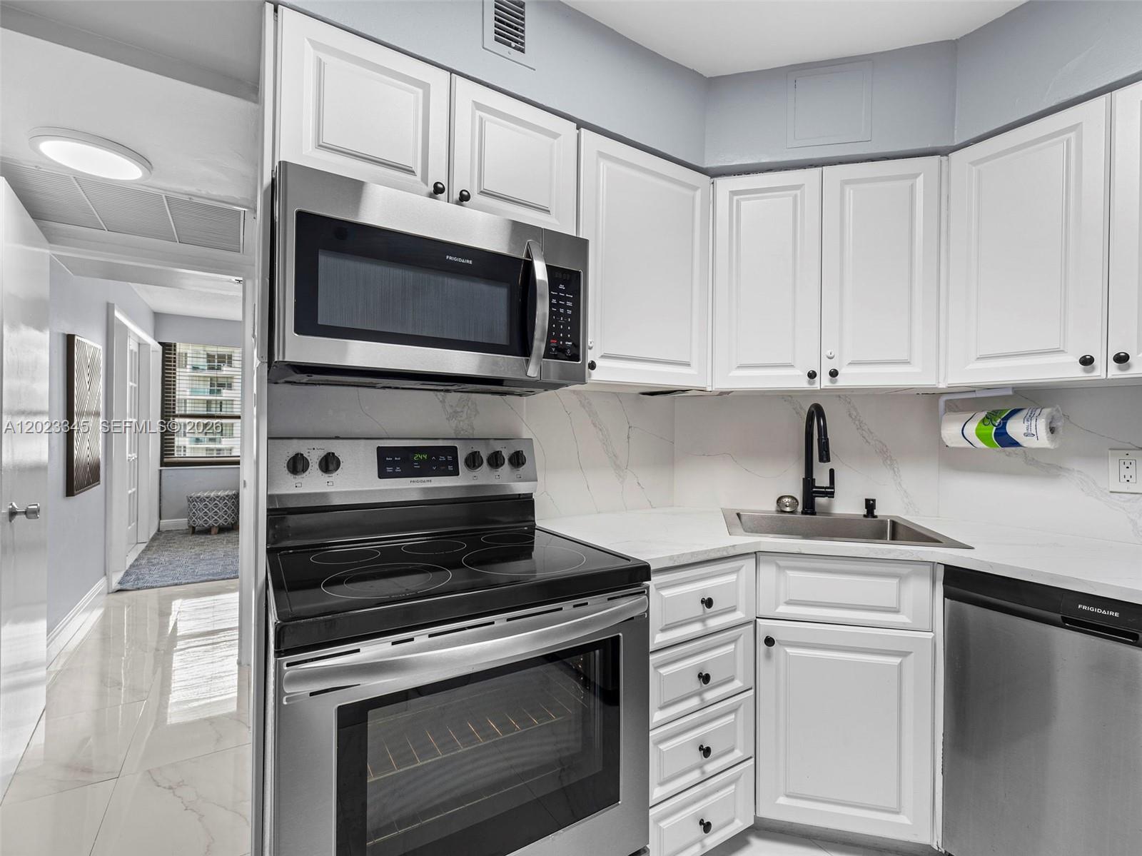 5225 Collins Ave #1509 Miami Beach, FL 33140
