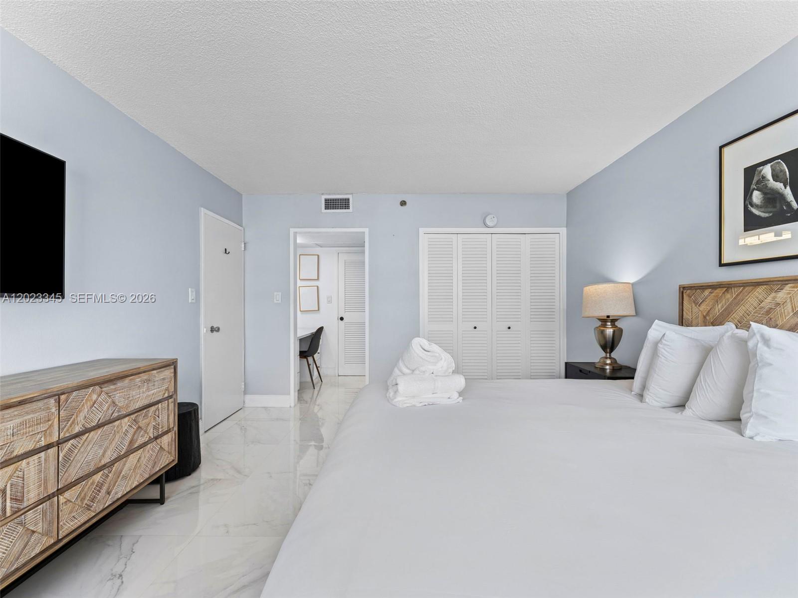 5225 Collins Ave #1509 Miami Beach, FL 33140