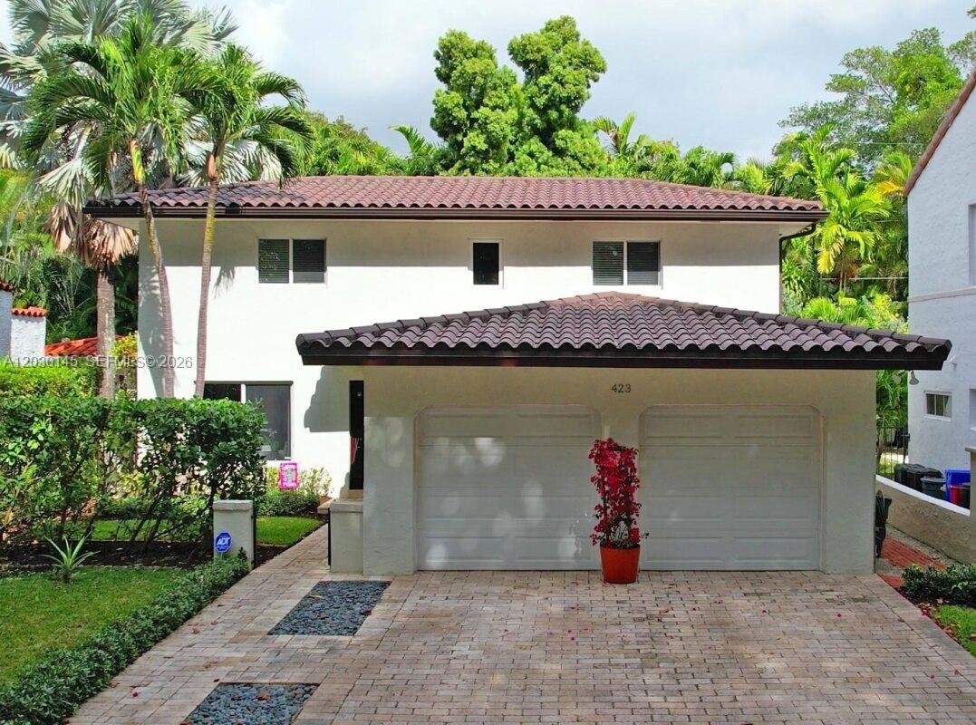 423 Alhambra Cir