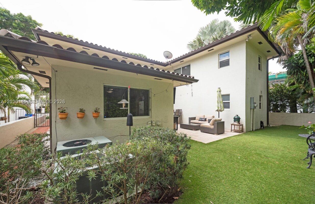 423 Alhambra Cir Coral Gables, FL 33134
