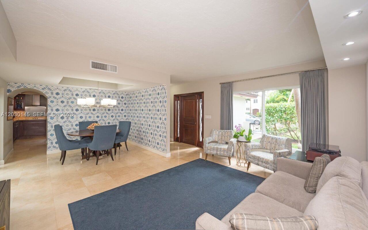 423 Alhambra Cir Coral Gables, FL 33134