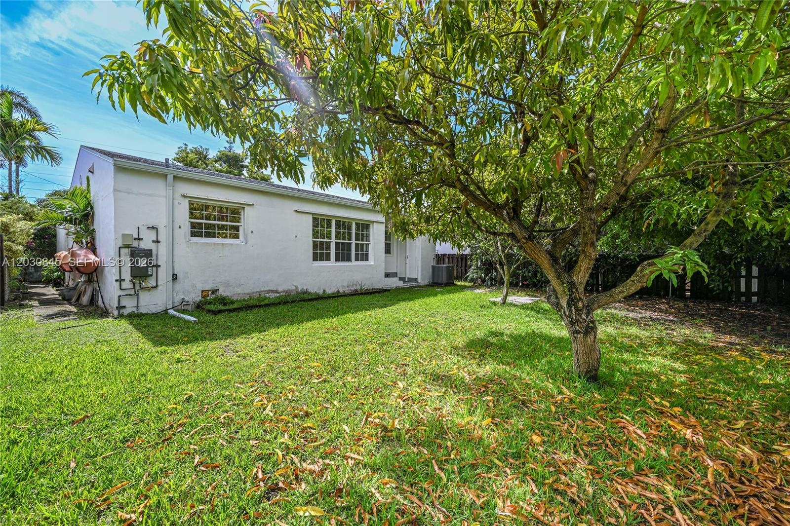 8942 Carlyle Ave Surfside, FL 33154