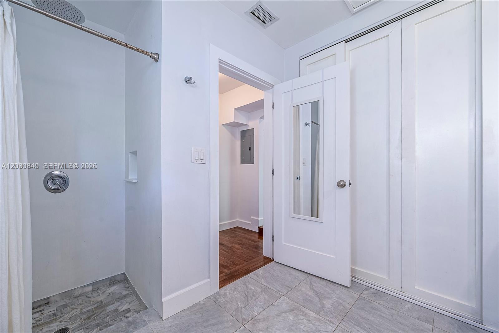 8942 Carlyle Ave Surfside, FL 33154