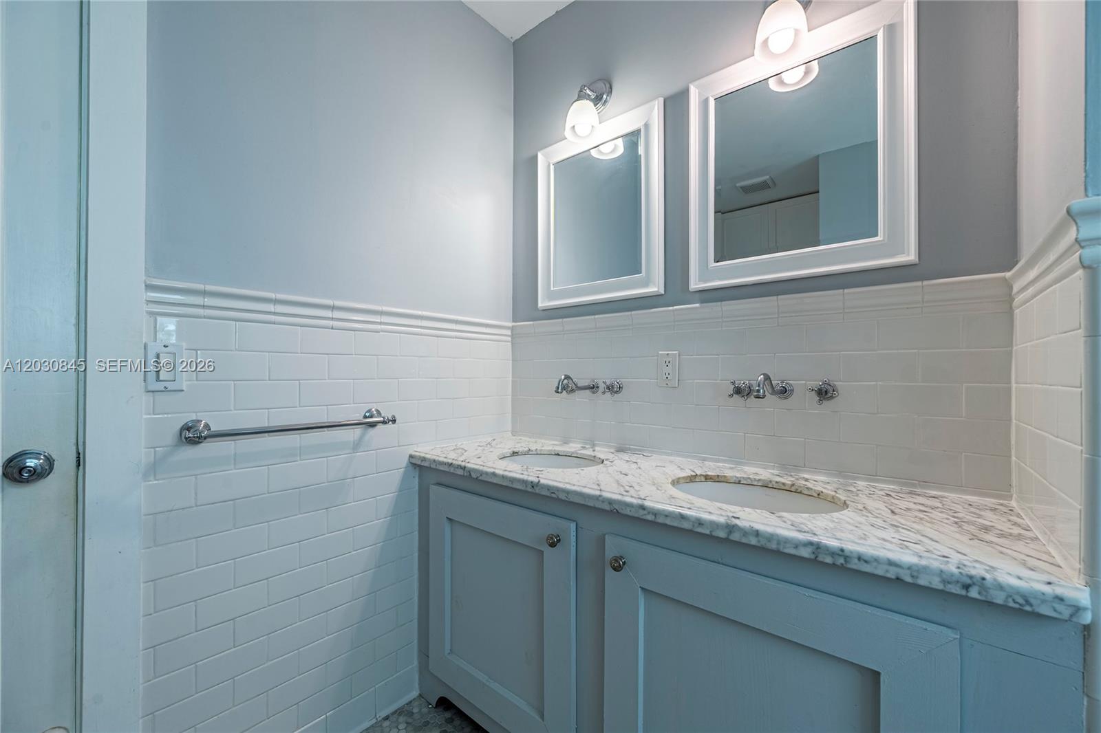 8942 Carlyle Ave Surfside, FL 33154