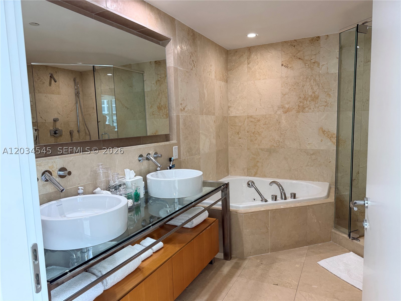 6000 Indian Crk Dr #10A Miami Beach, FL 33140