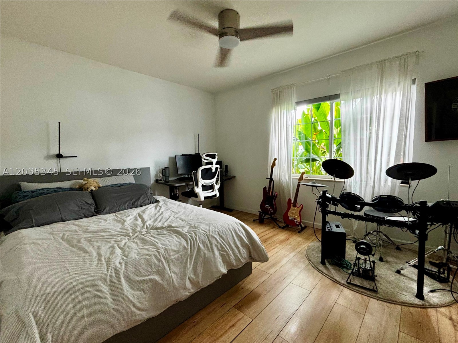 745 S Shore Dr Miami Beach, FL 33141