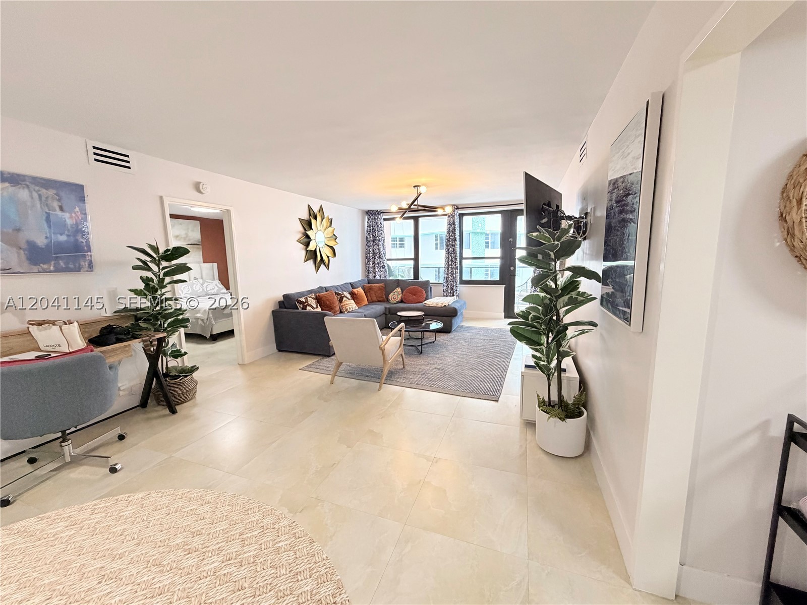 5225 Collins Ave #914 Miami Beach, FL 33140