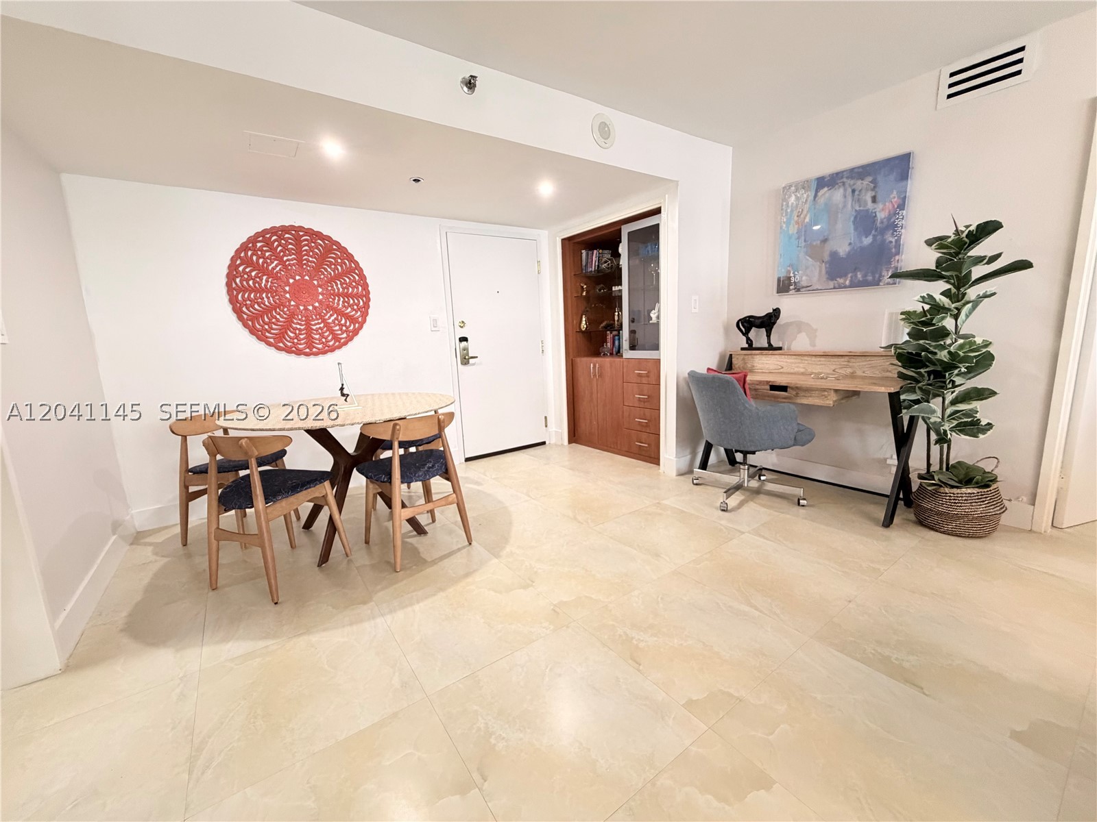 5225 Collins Ave #914 Miami Beach, FL 33140