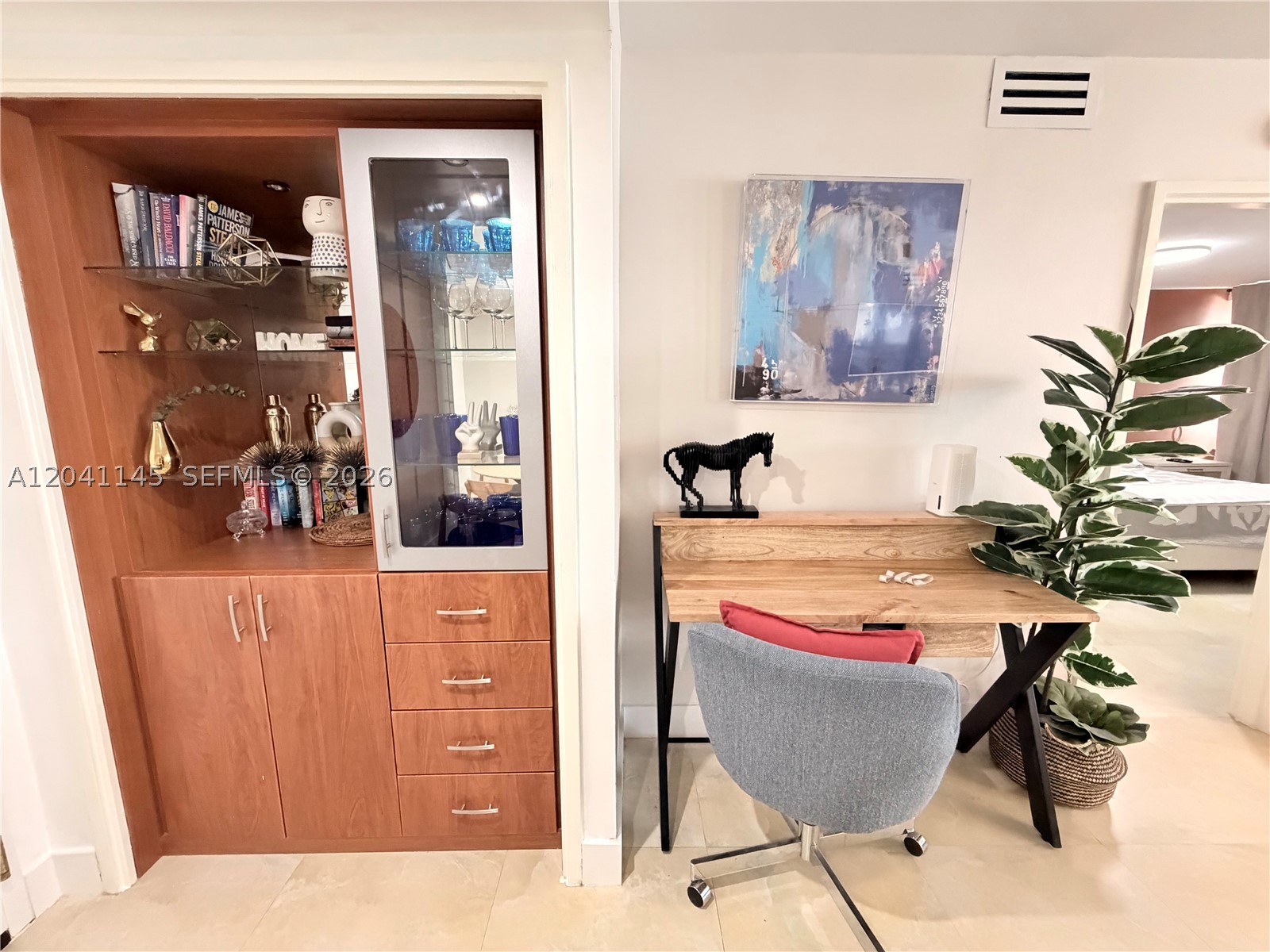 5225 Collins Ave #914 Miami Beach, FL 33140