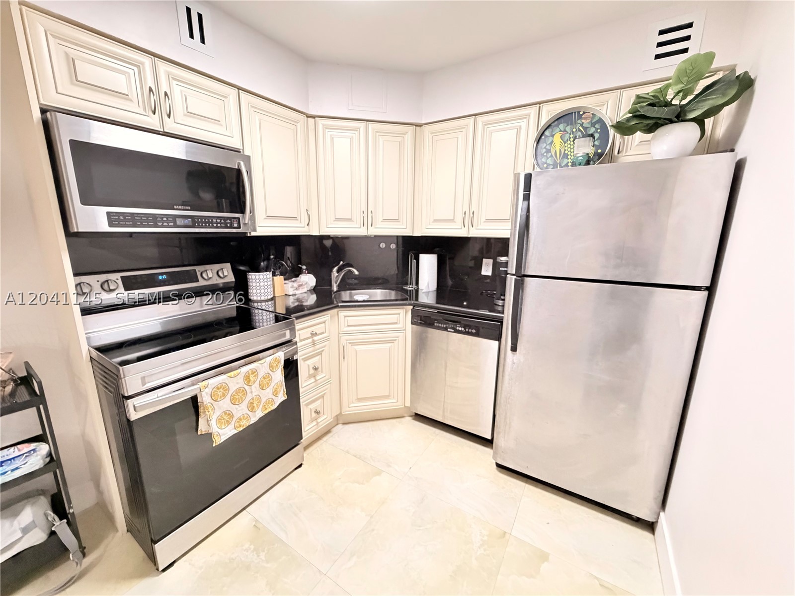 5225 Collins Ave #914 Miami Beach, FL 33140