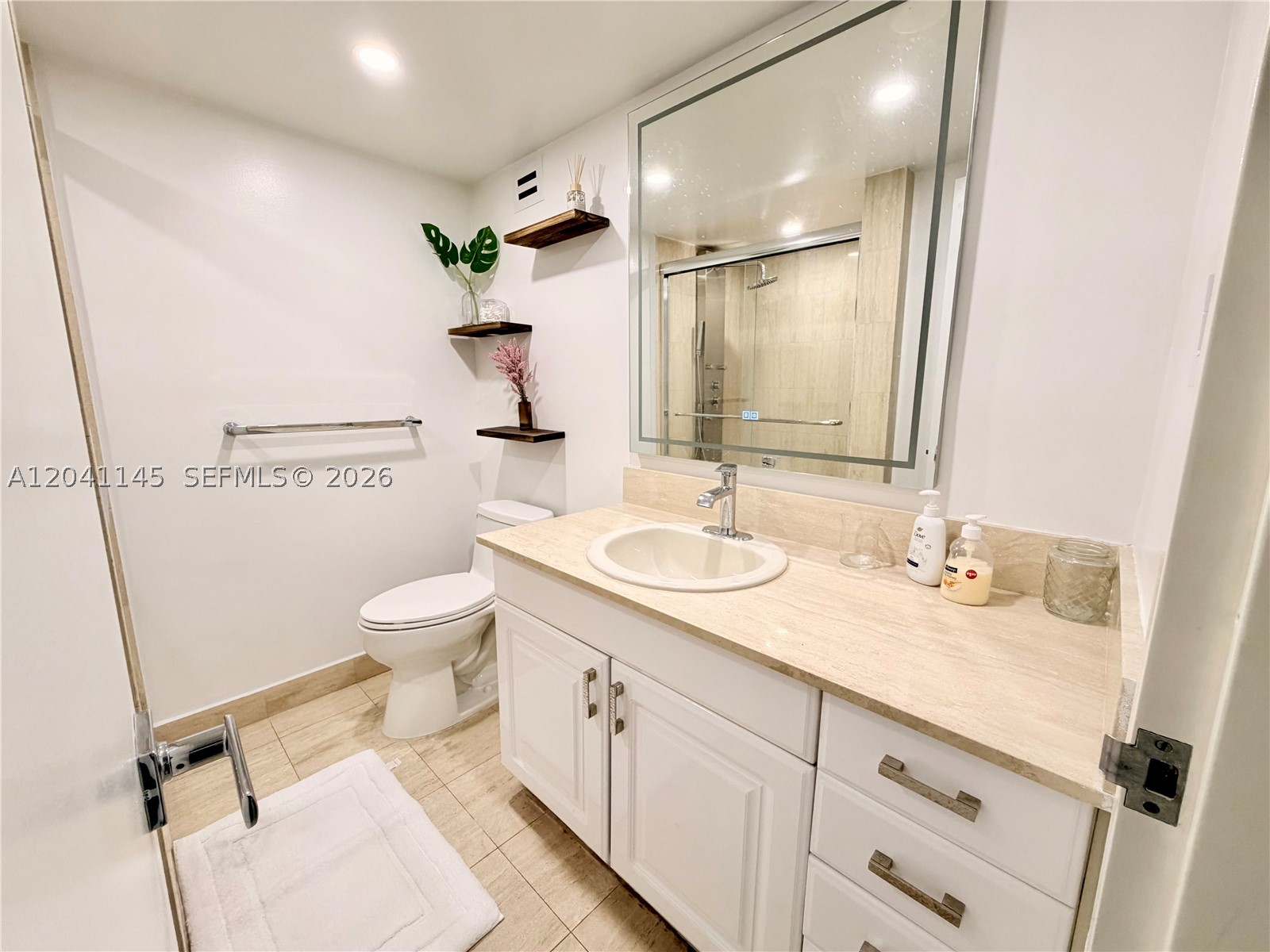 5225 Collins Ave #914 Miami Beach, FL 33140