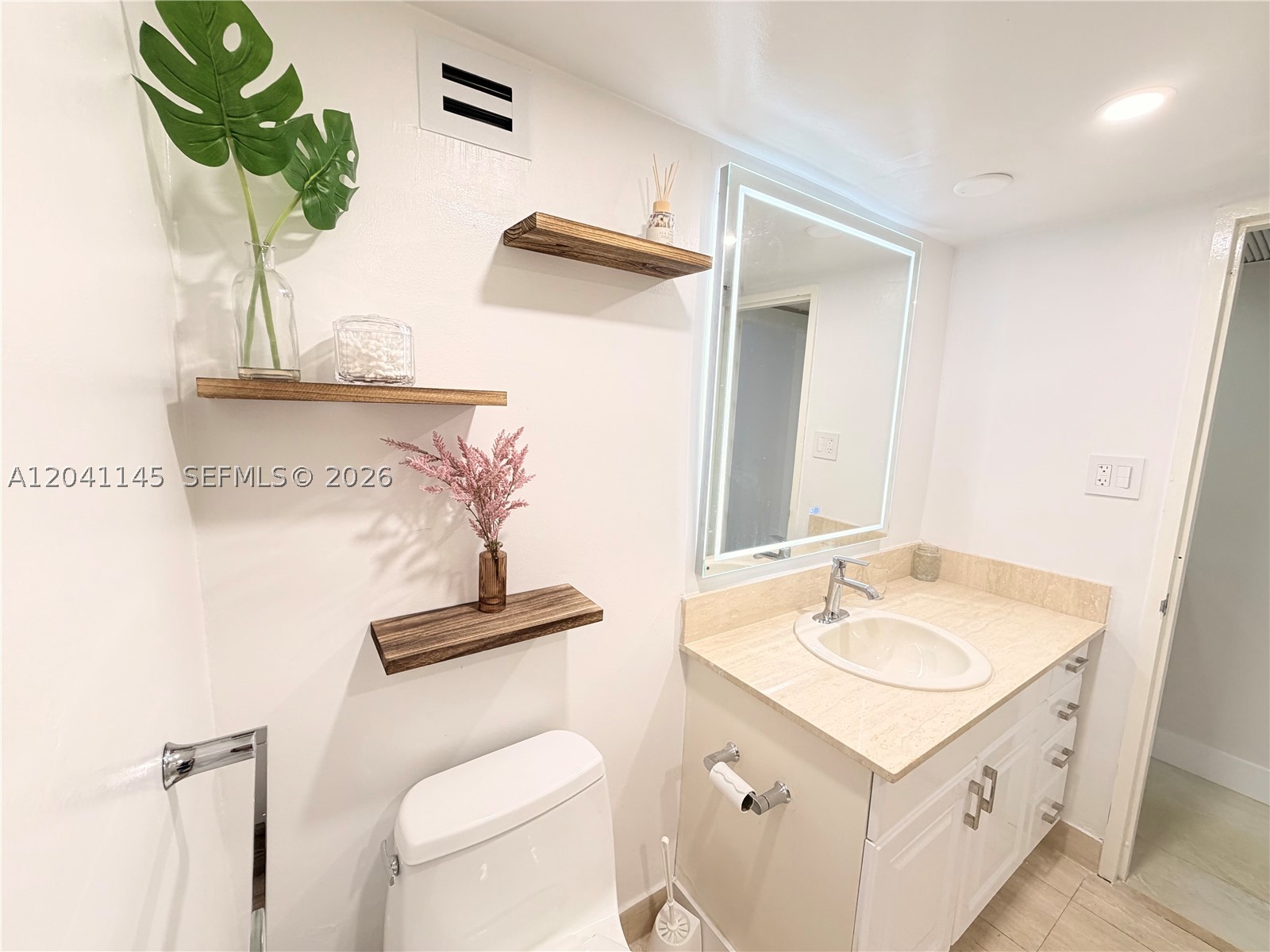 5225 Collins Ave #914 Miami Beach, FL 33140