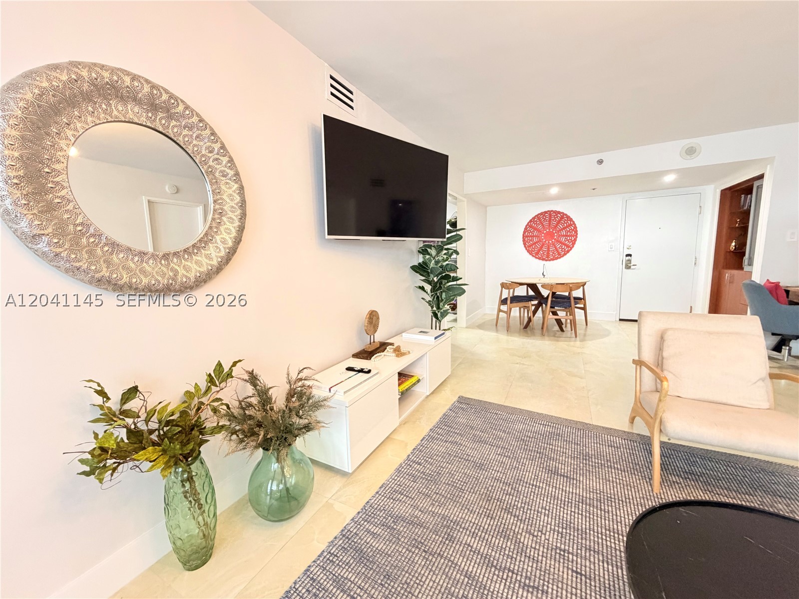 5225 Collins Ave #914 Miami Beach, FL 33140