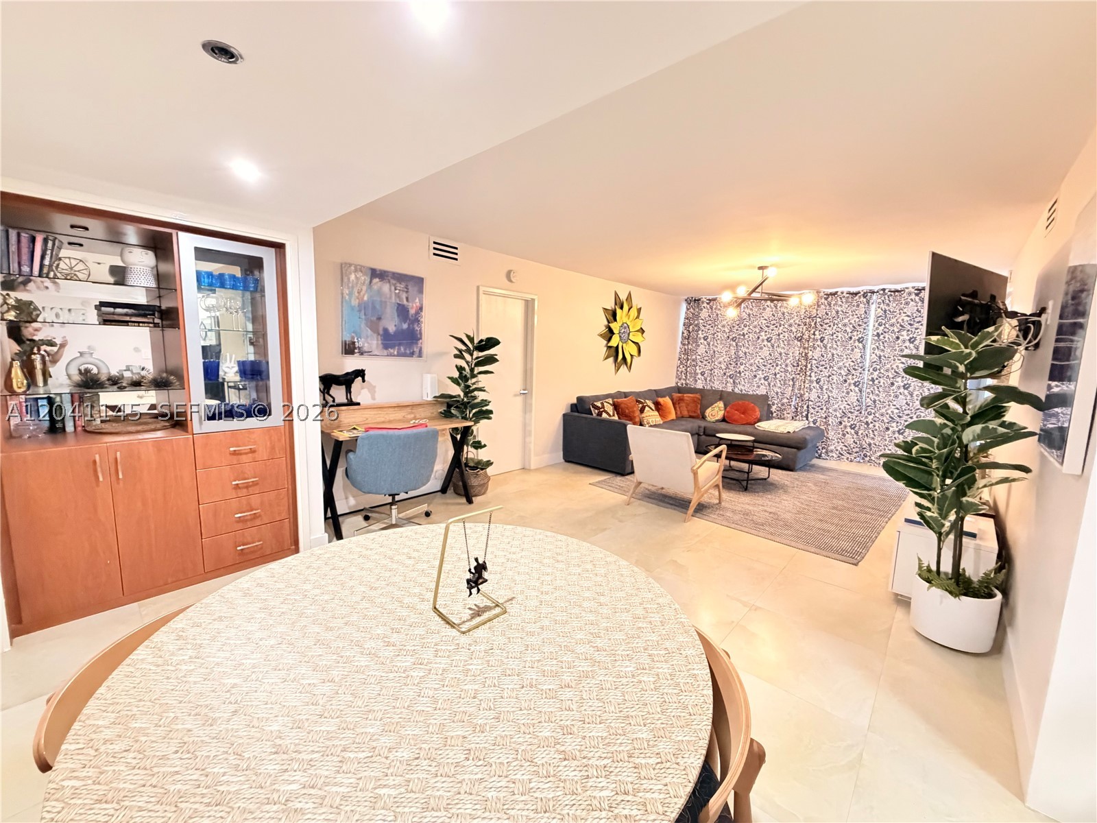 5225 Collins Ave #914 Miami Beach, FL 33140