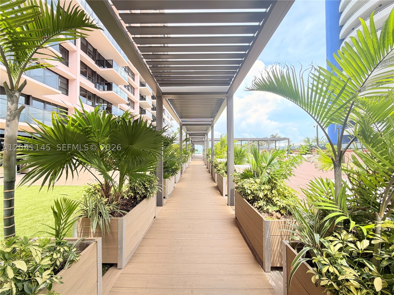 5225 Collins Ave #914 Miami Beach, FL 33140