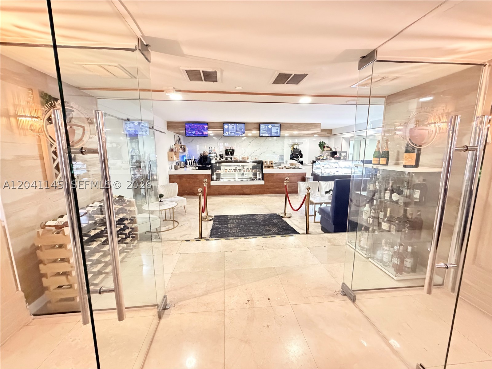 5225 Collins Ave #914 Miami Beach, FL 33140