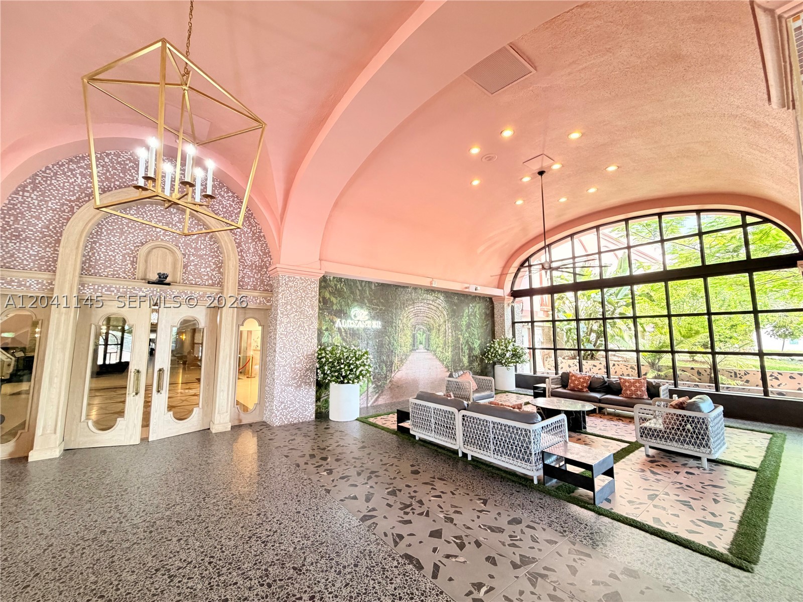 5225 Collins Ave #914 Miami Beach, FL 33140