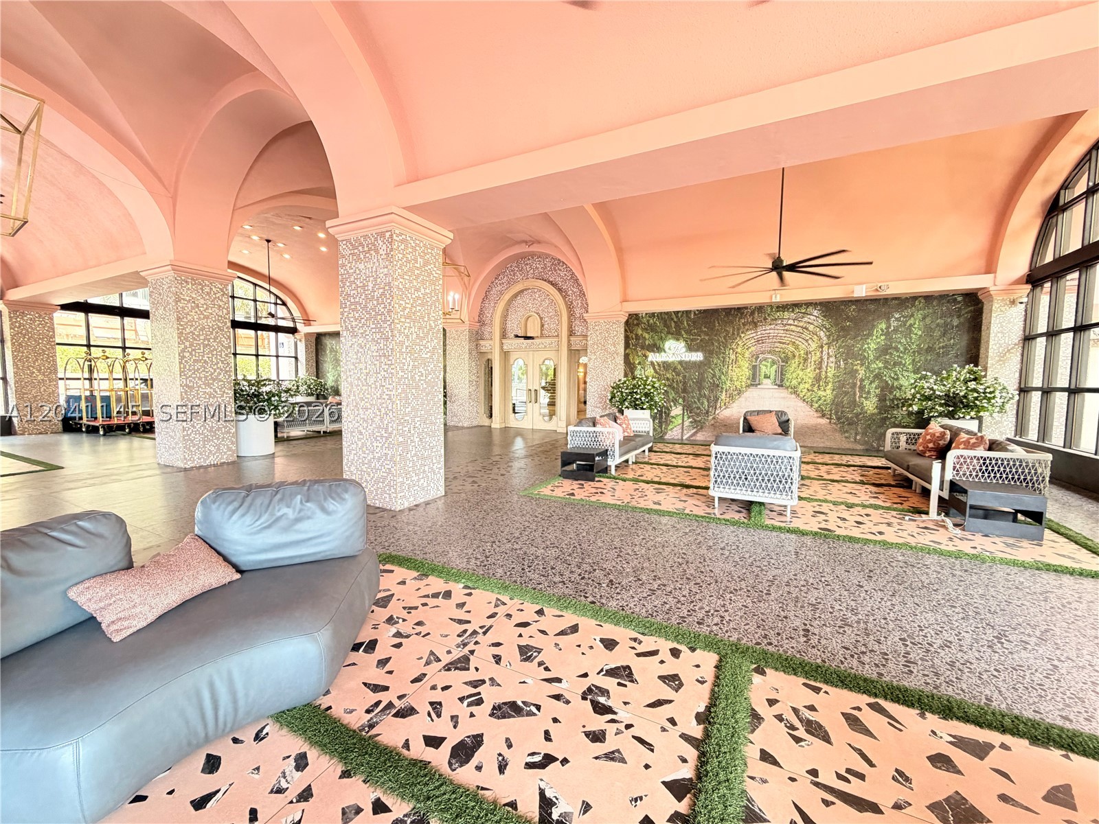 5225 Collins Ave #914 Miami Beach, FL 33140