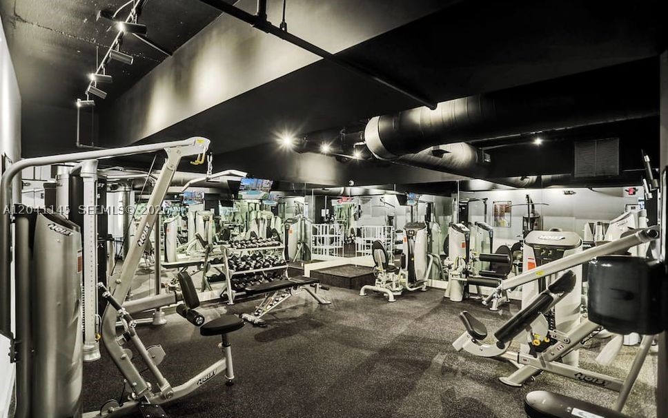 5225 Collins Ave #914 Miami Beach, FL 33140
