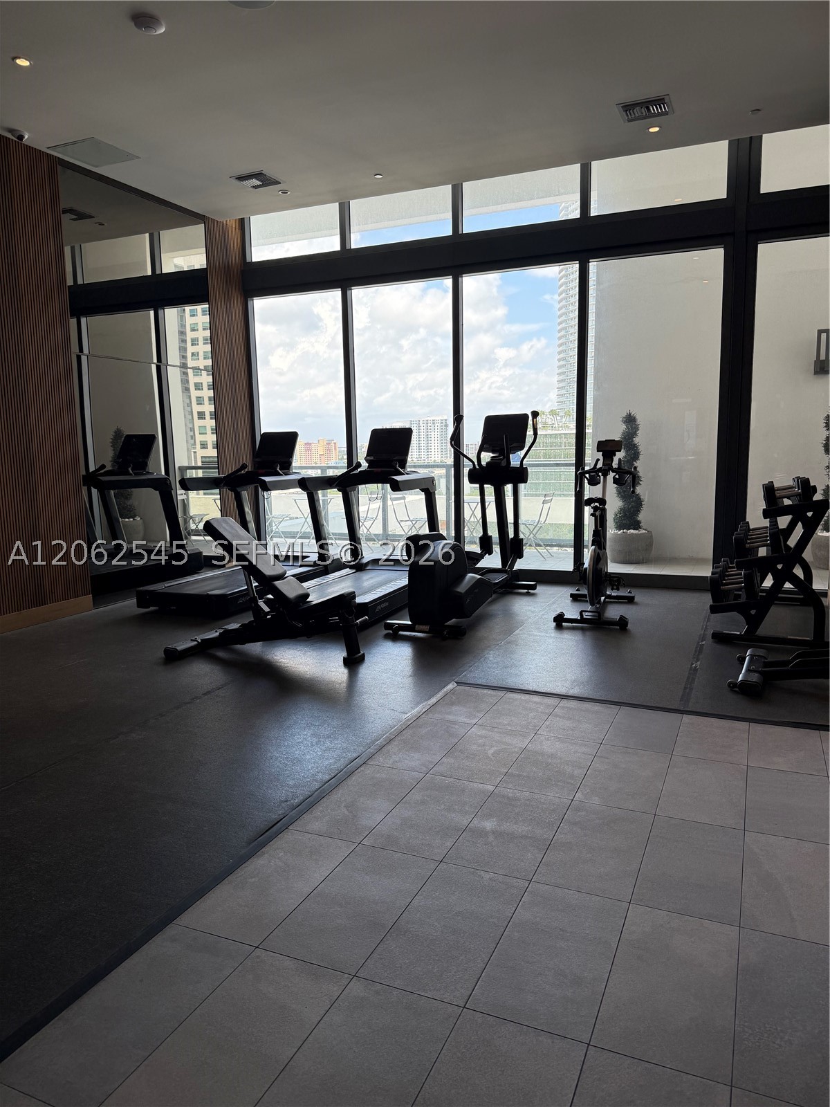 image Smart Brickell III15