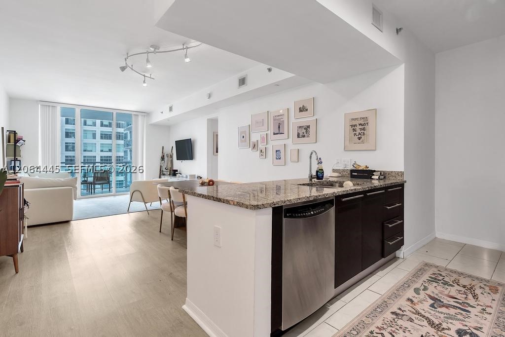 951 Brickell Ave #1100