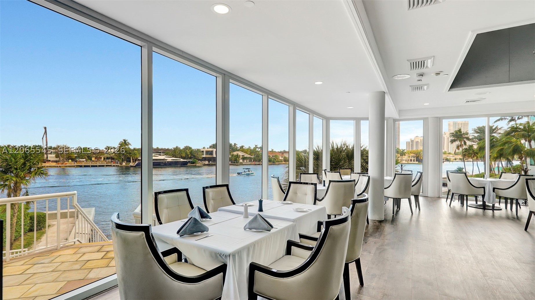 image Hamptons West49