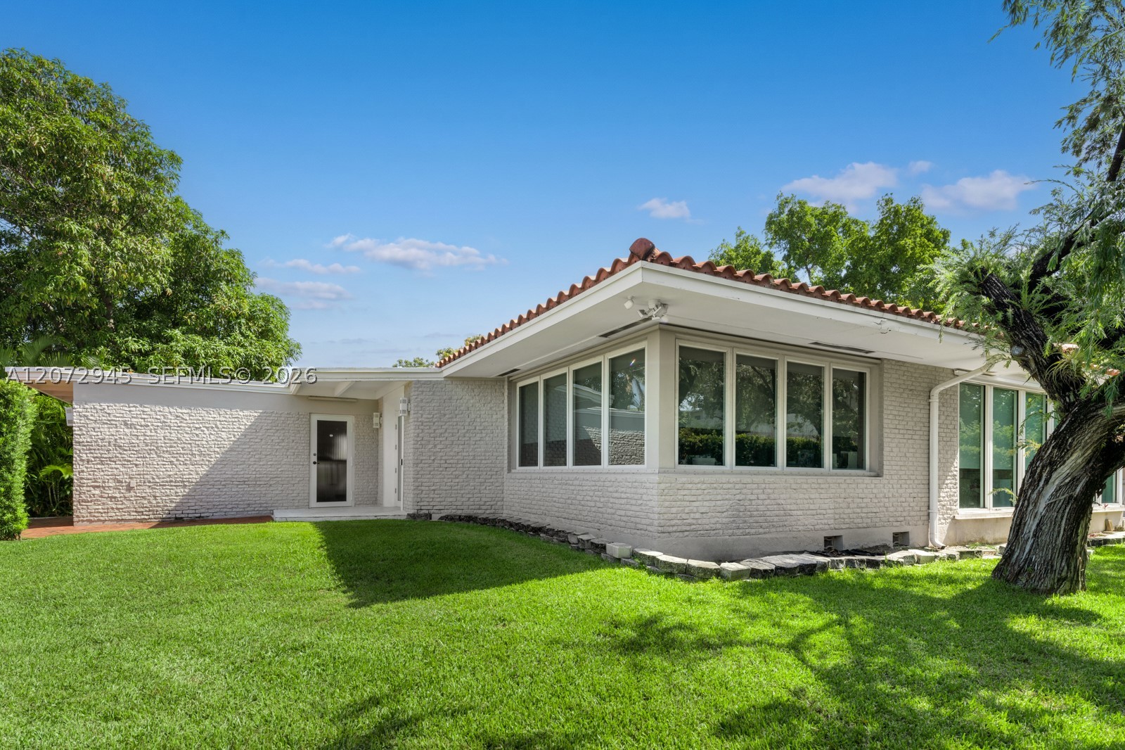 8901 Hawthorne Ave Surfside, FL 33154