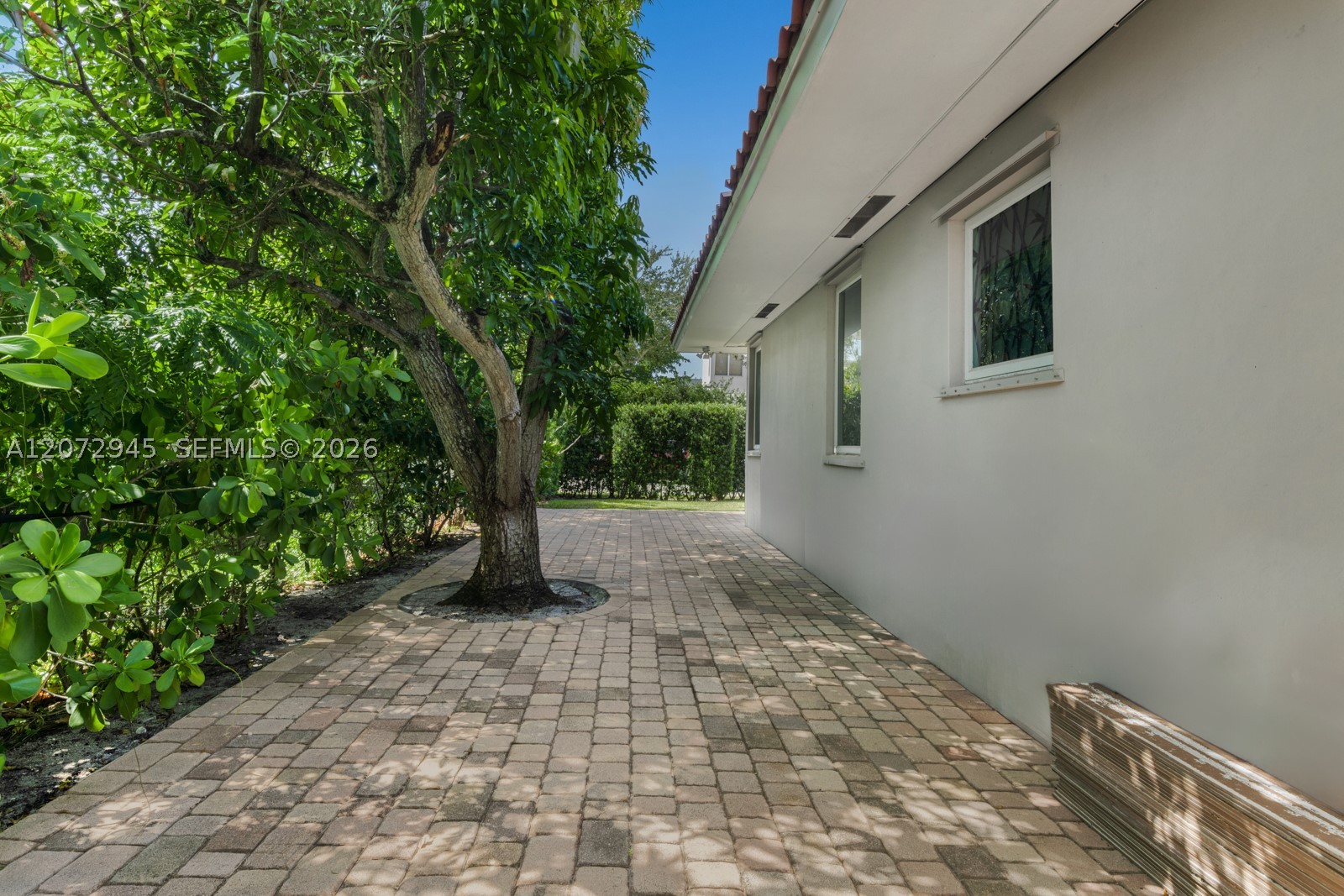 8901 Hawthorne Ave Surfside, FL 33154