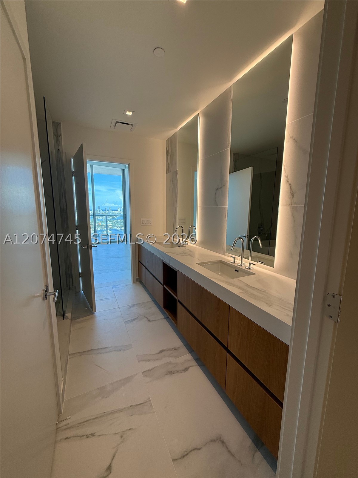 1400 Biscayne Blvd #3501 Miami, FL 33132