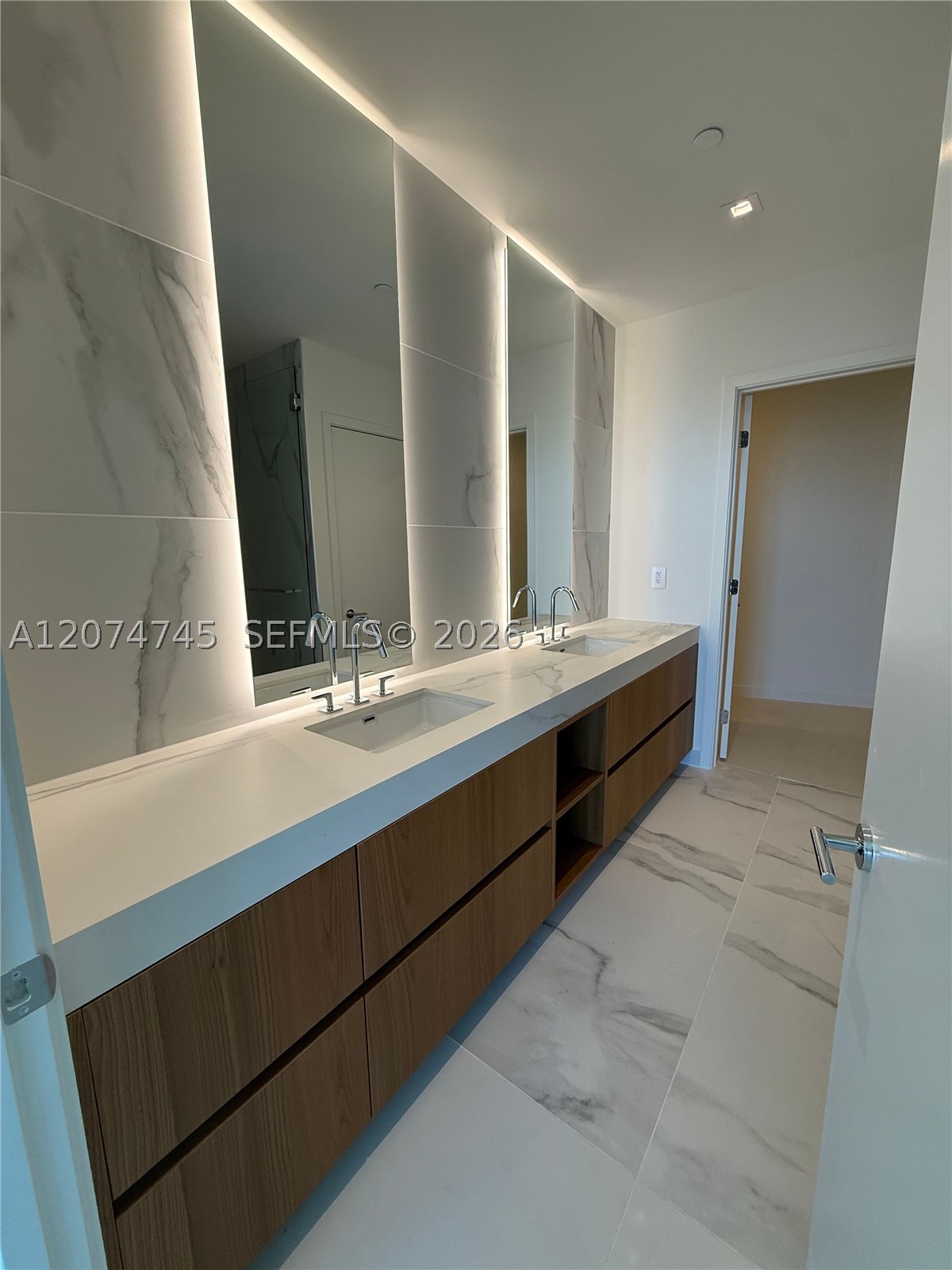 1400 Biscayne Blvd #3501 Miami, FL 33132